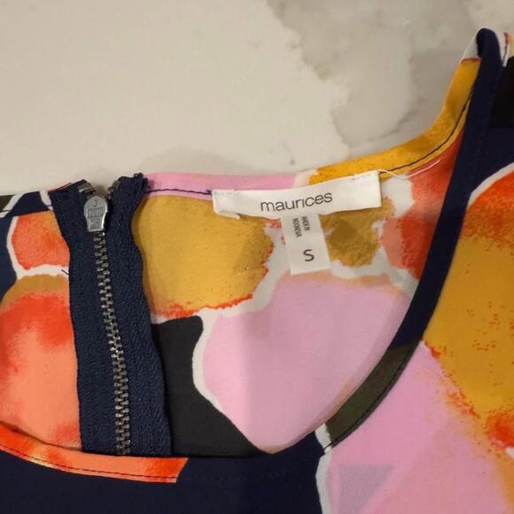 Maurice’s Delton Floral Zipper Back Short Tab Sleeve Blouse Womens Small Relaxed - Picture 4 of 7